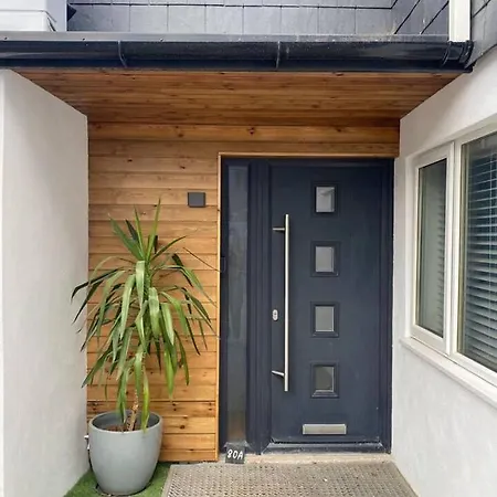 Impeccable 2-bed House In Newquay *
